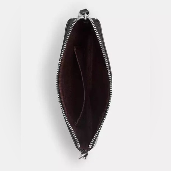 🖤 Coach Black Corner Zip Wristlet in Signature Leather with Heart Charm NWT - Picture 2 of 3